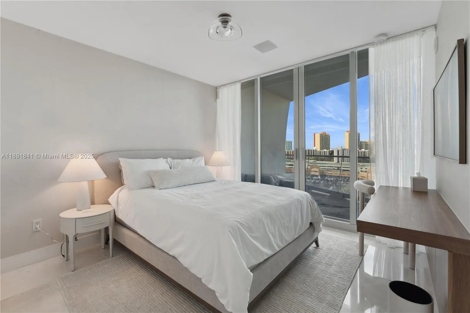 16901 Collins Ave, #805