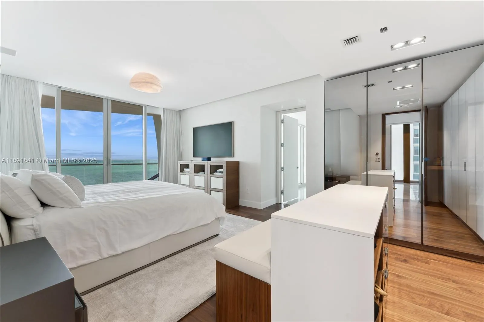 16901 Collins Ave, #805