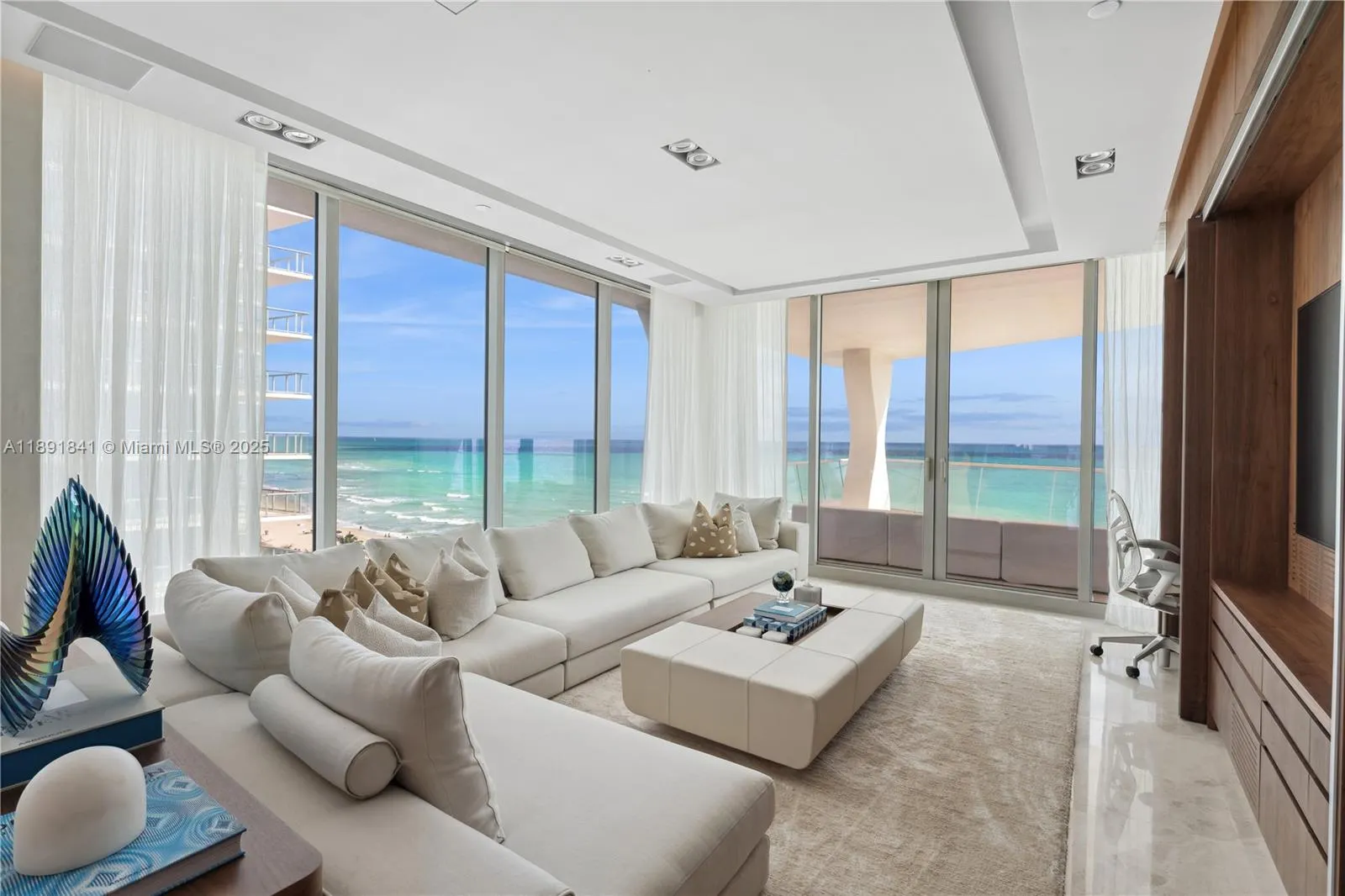 16901 Collins Ave, #805