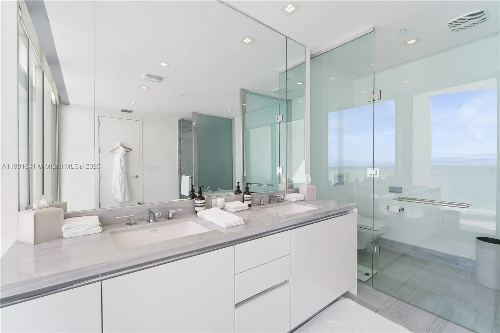 16901 Collins Ave, #805