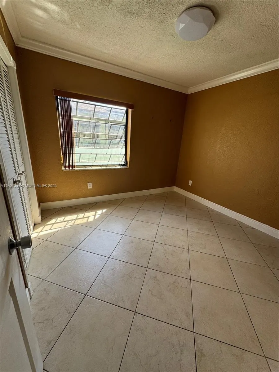110 W 44th St, #110