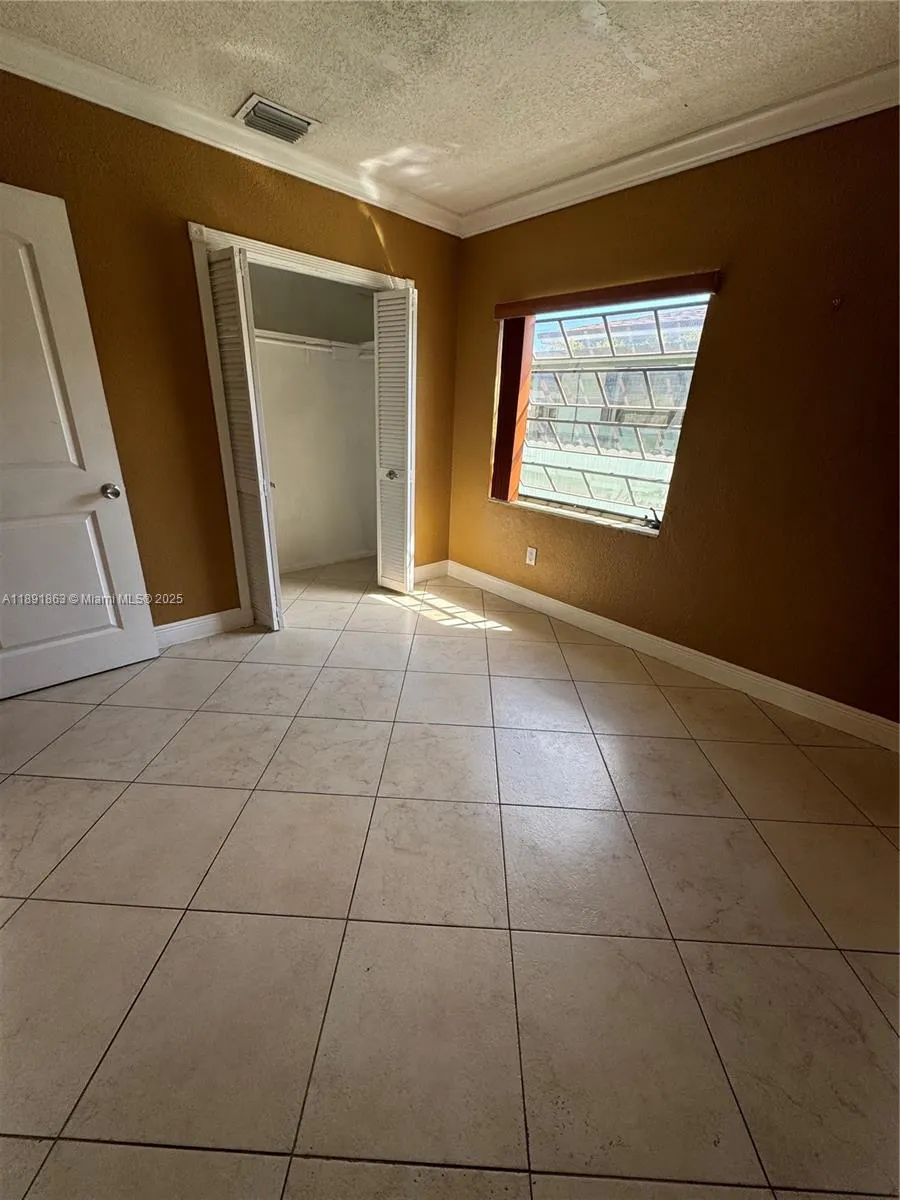 110 W 44th St, #110