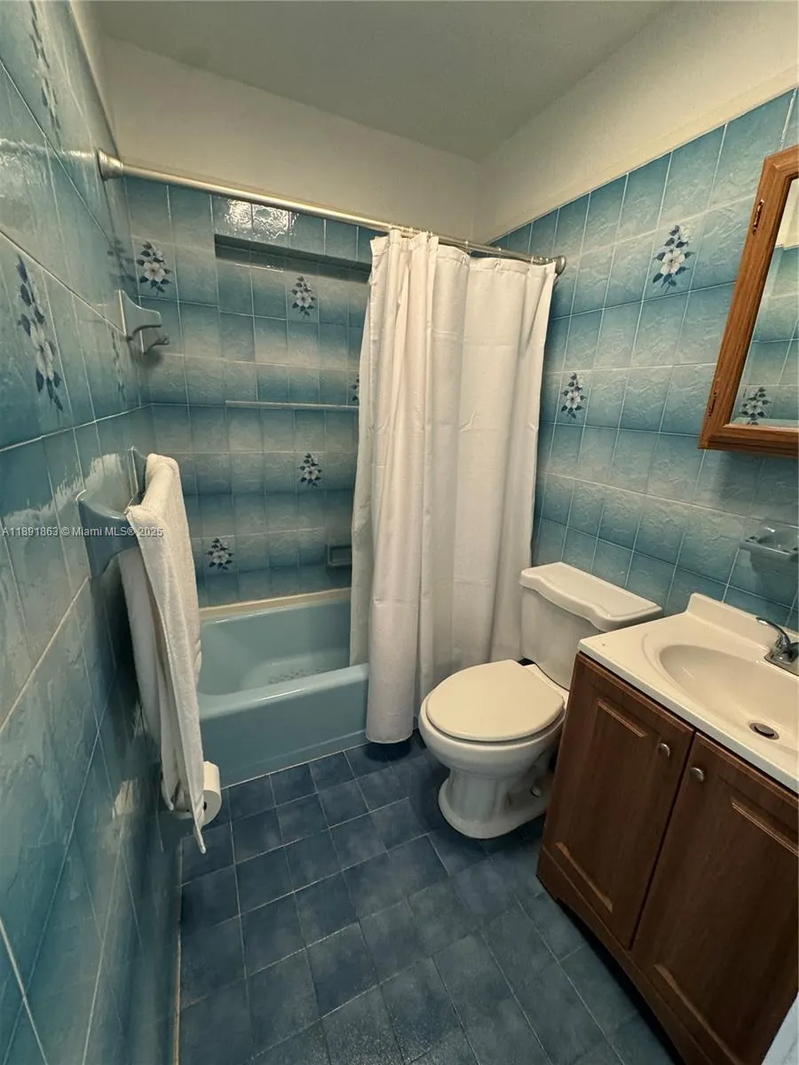 110 W 44th St, #110