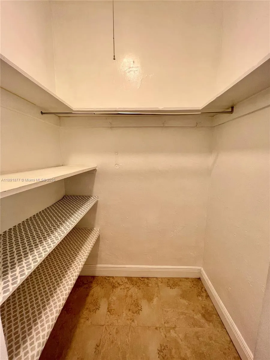 1141 Meridian Ave, #6
