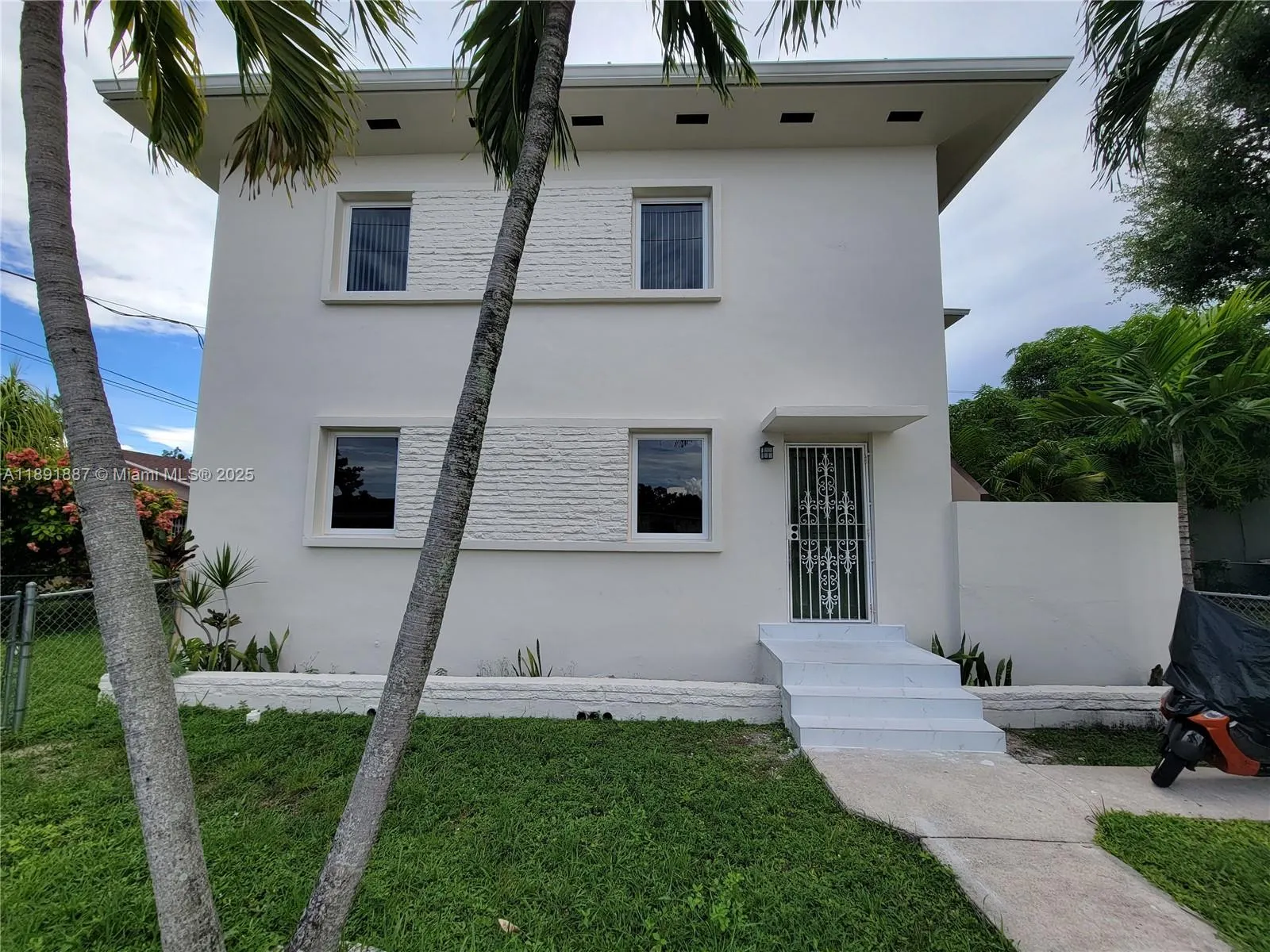 2450 SW 5th St, #2450