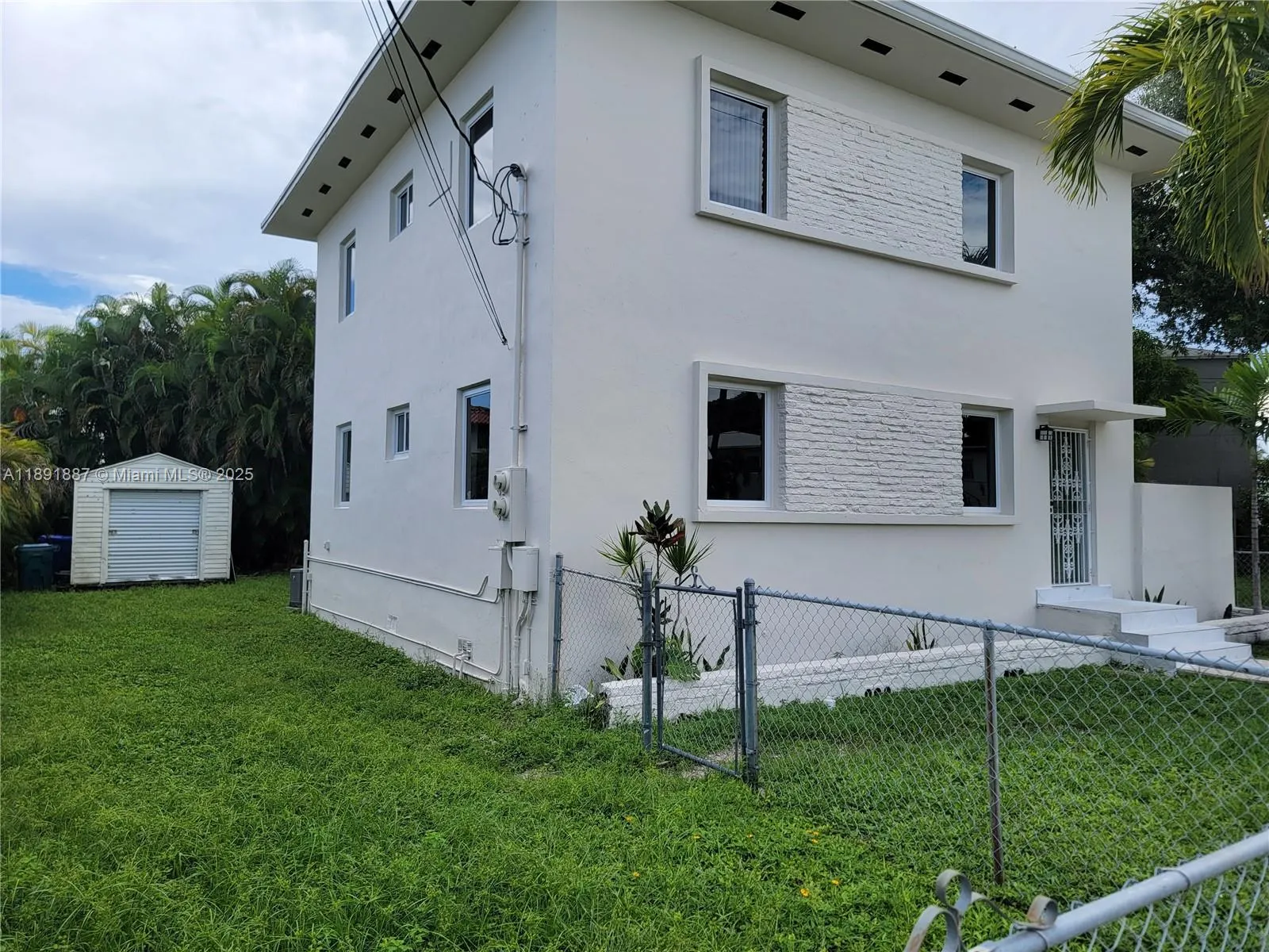 2450 SW 5th St, #2450