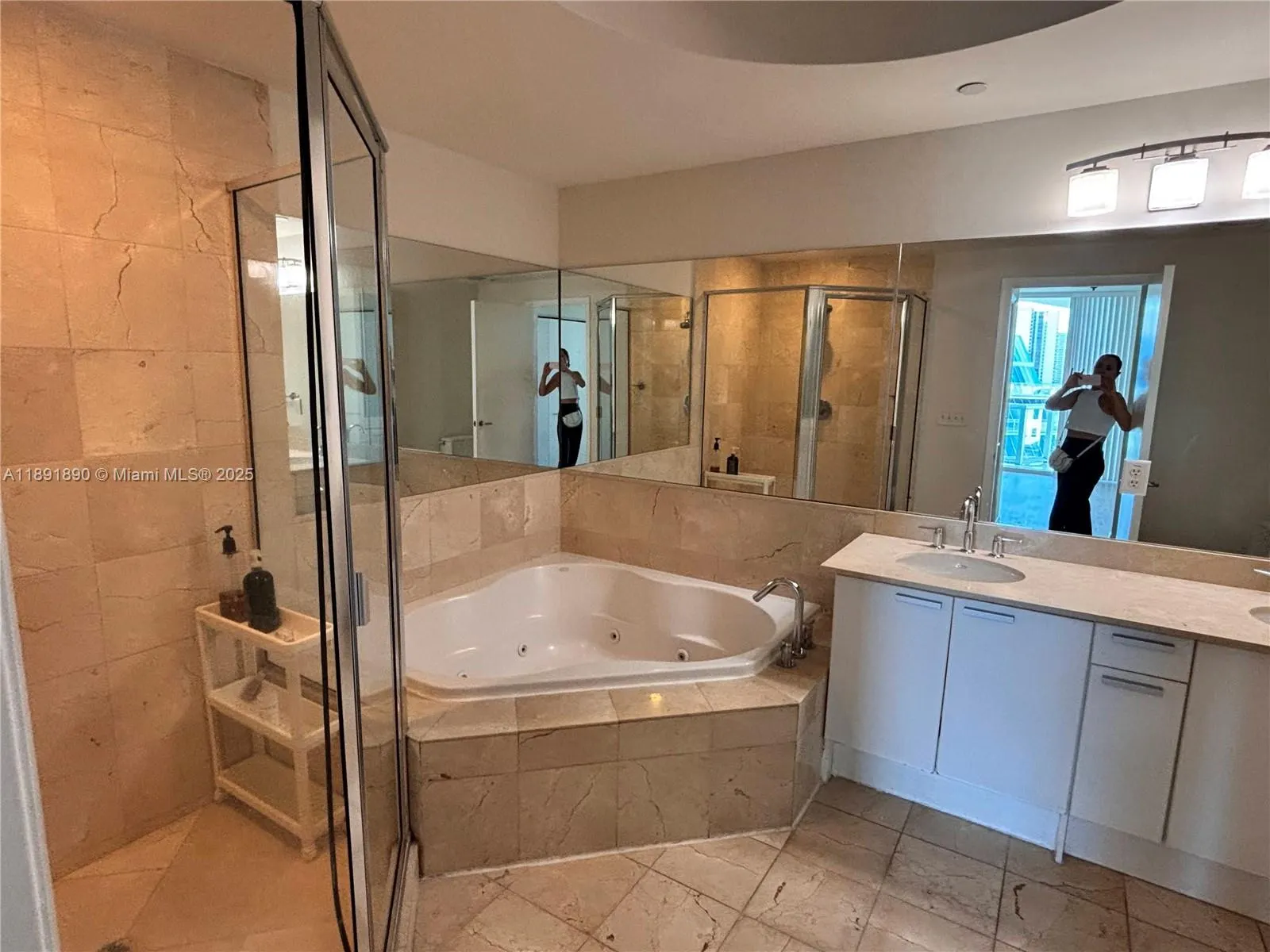3131 NE 188th St, #1-809