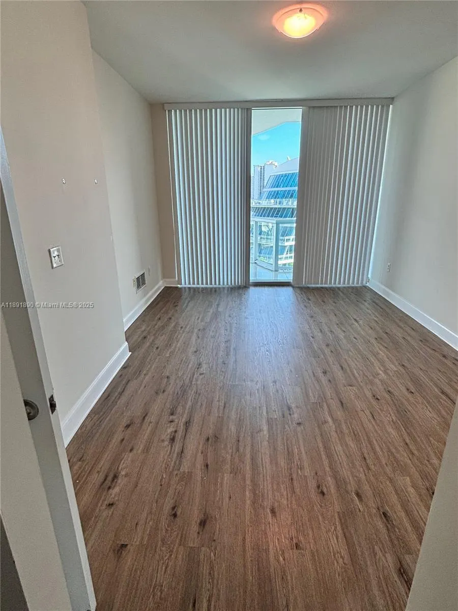 3131 NE 188th St, #1-809
