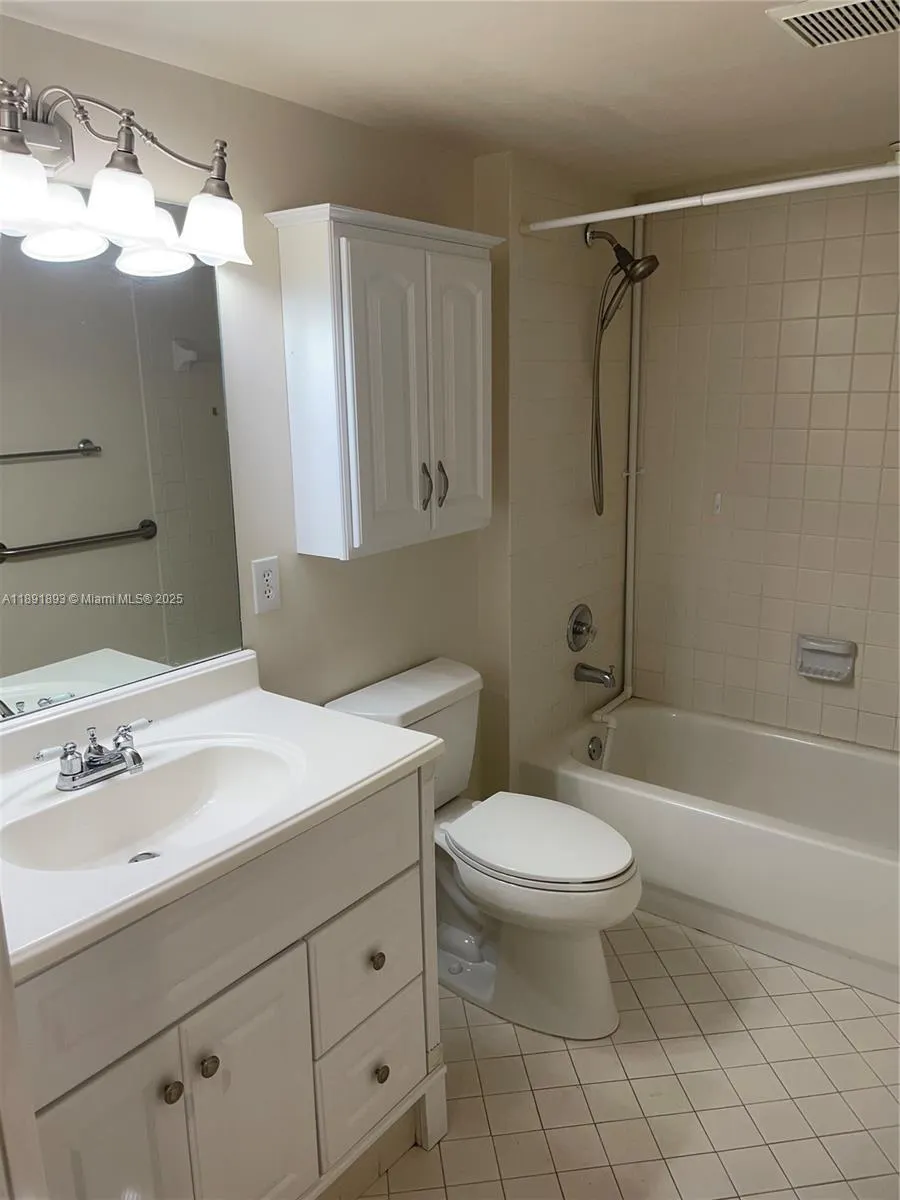 800 SW 142nd Ave, #104N