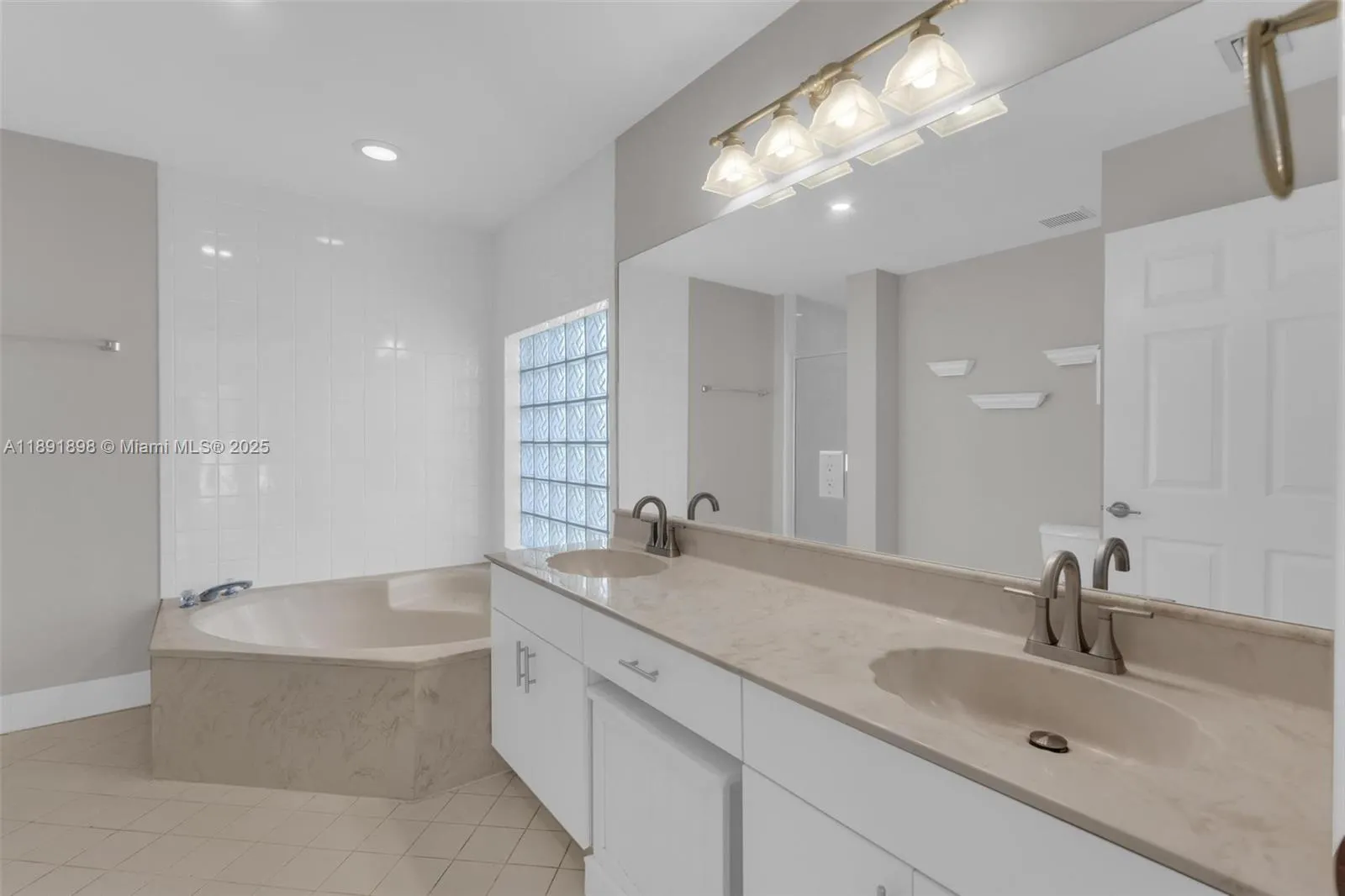 10635 NW 54th St