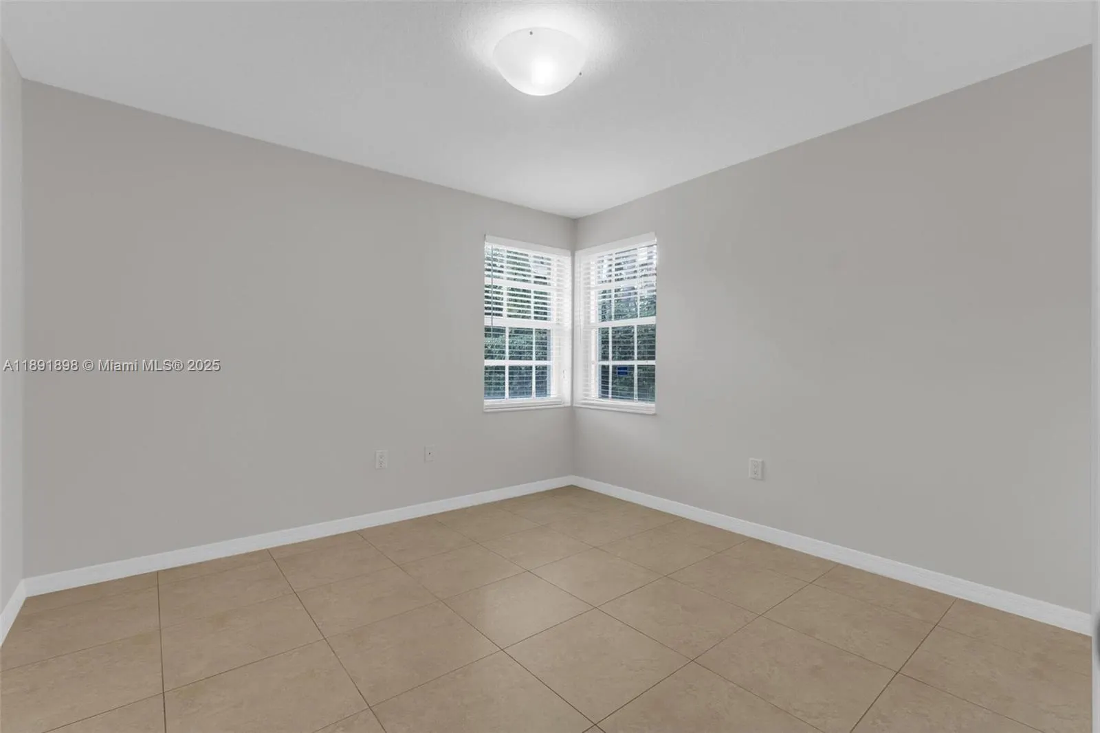 10635 NW 54th St