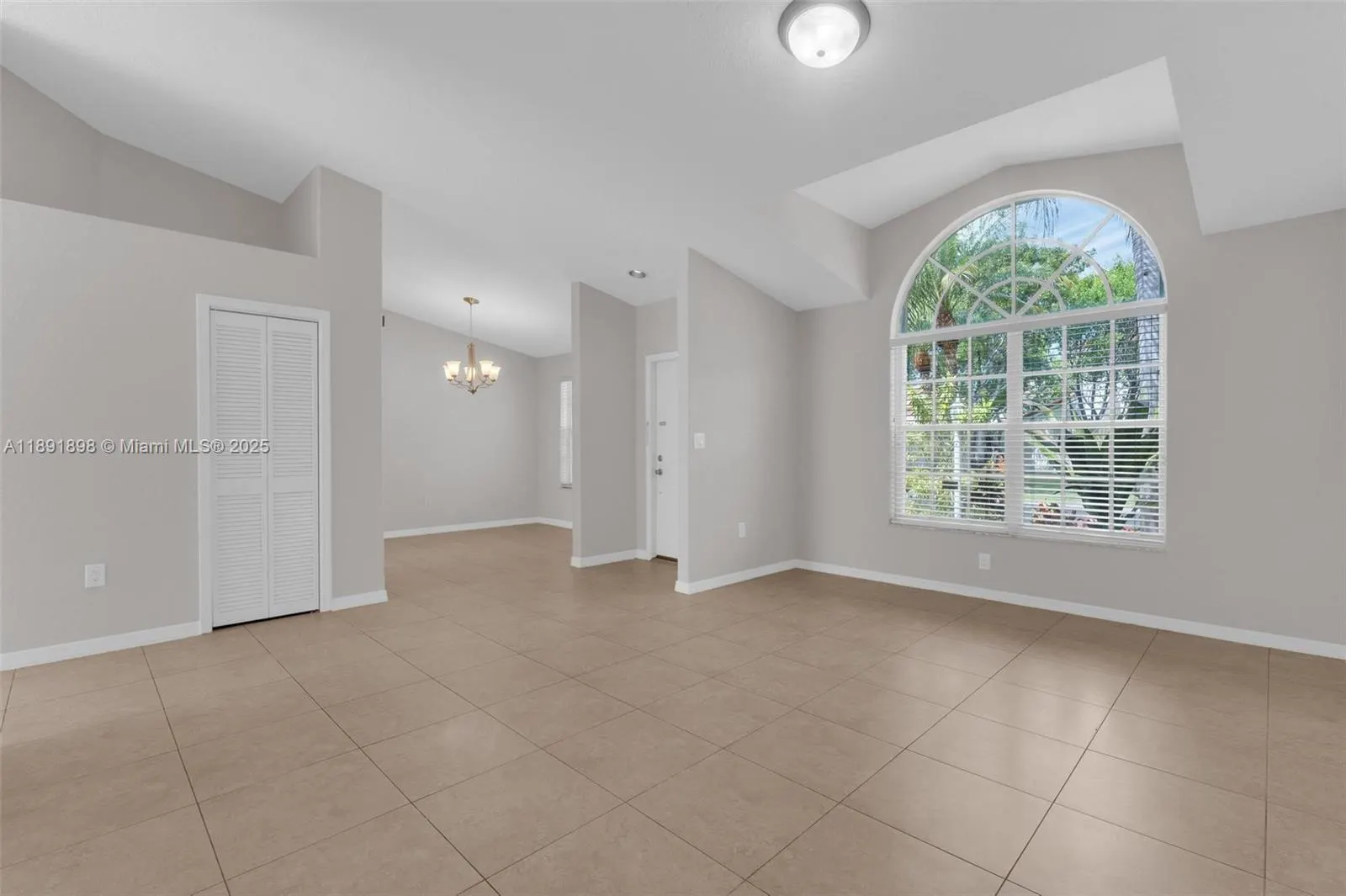 10635 NW 54th St