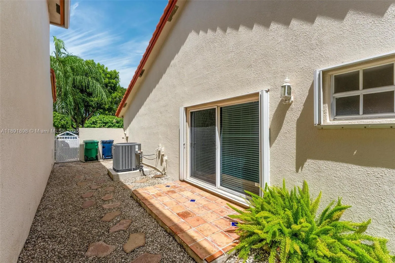 10635 NW 54th St