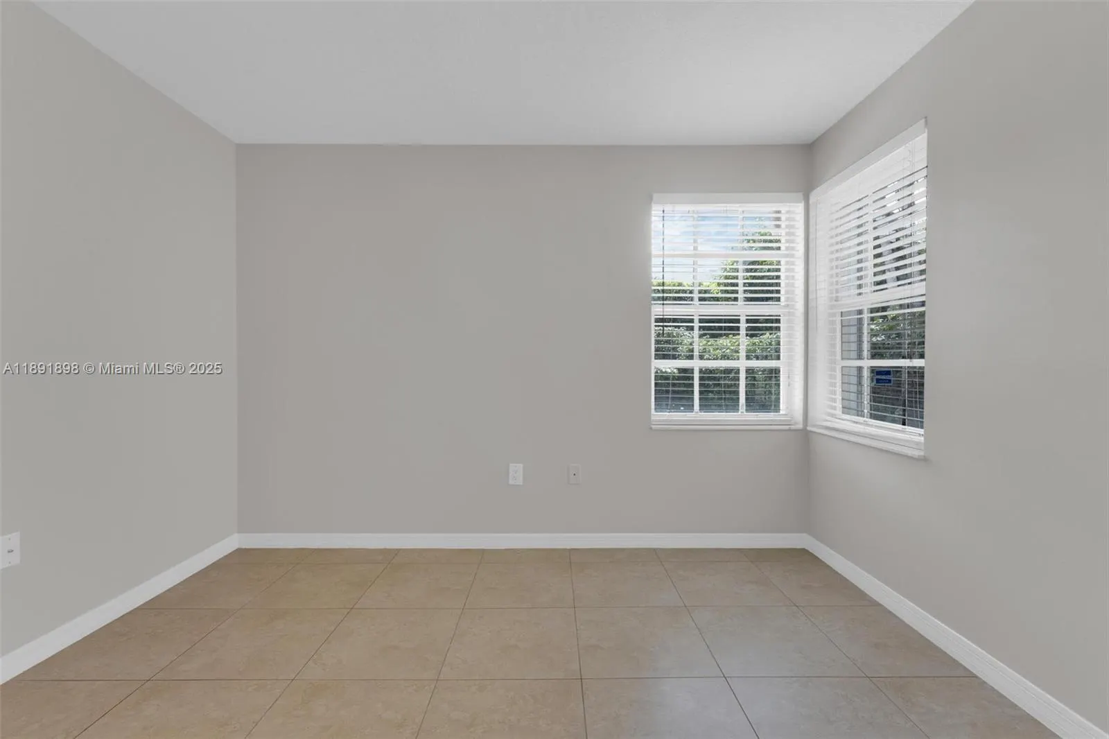 10635 NW 54th St