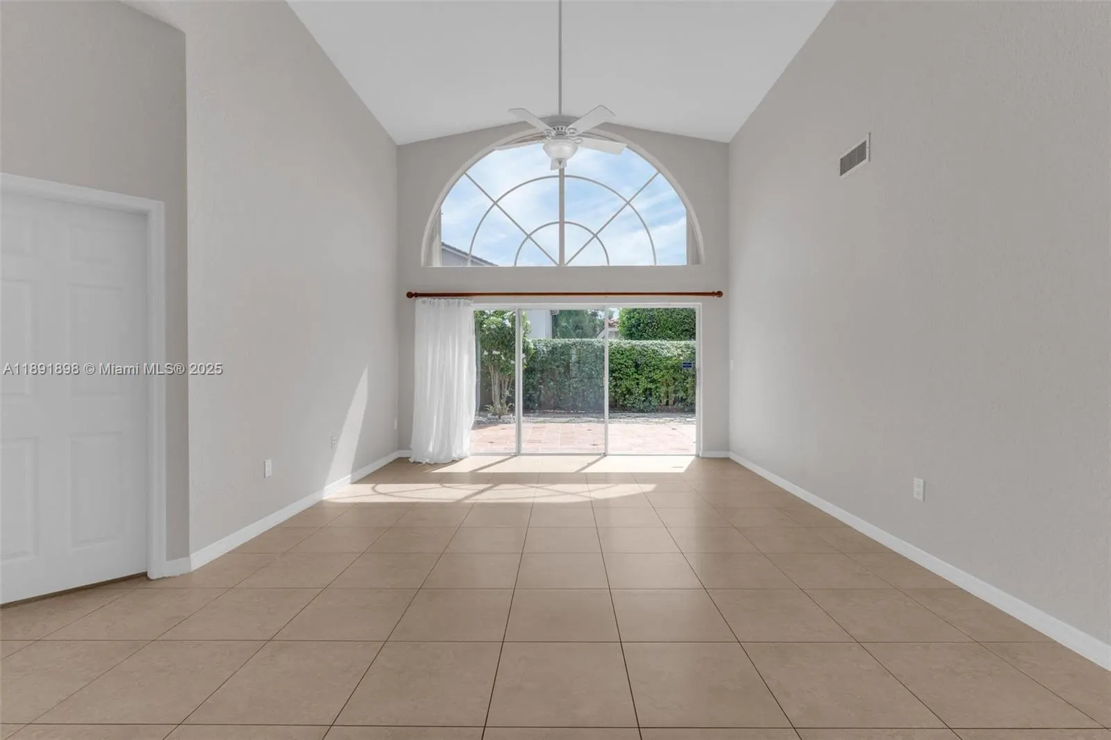 10635 NW 54th St