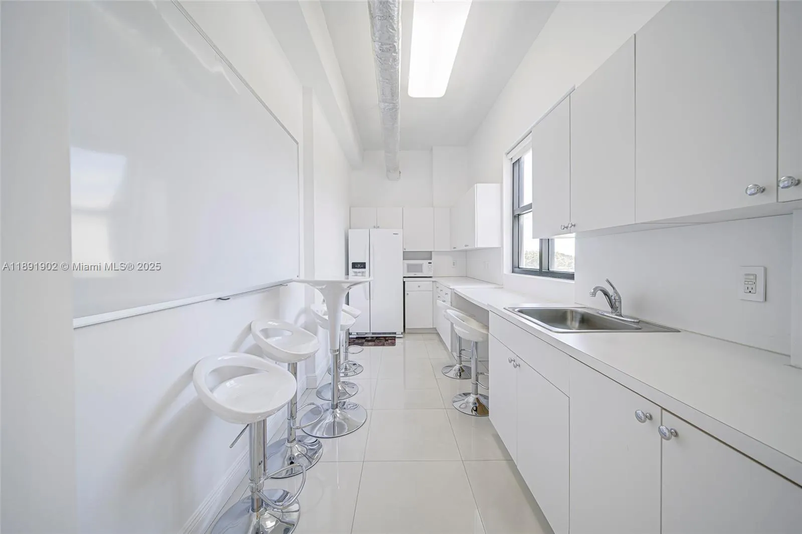 814 Ponce De Leon Blvd, #304
