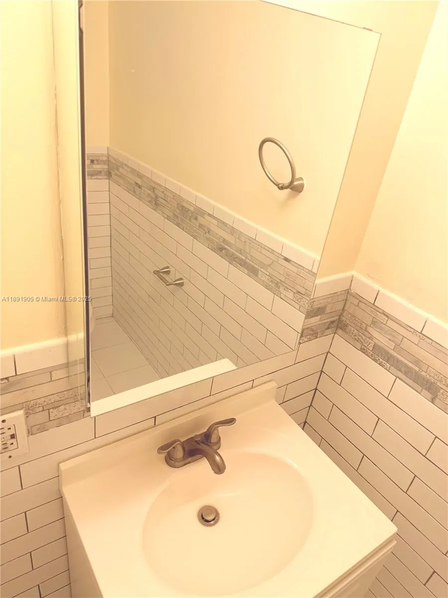 4101 Indian Creek Dr, #301