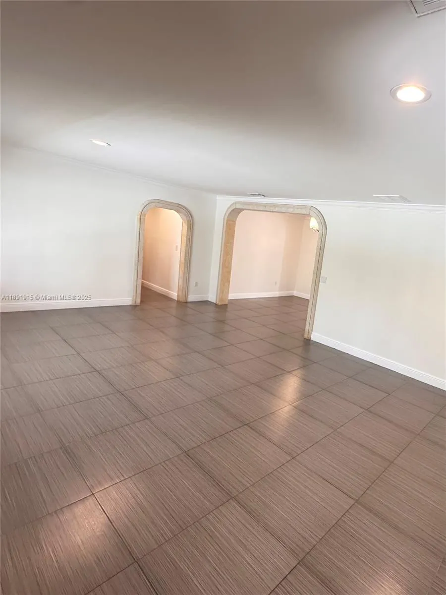 5780 SW 53rd Ter