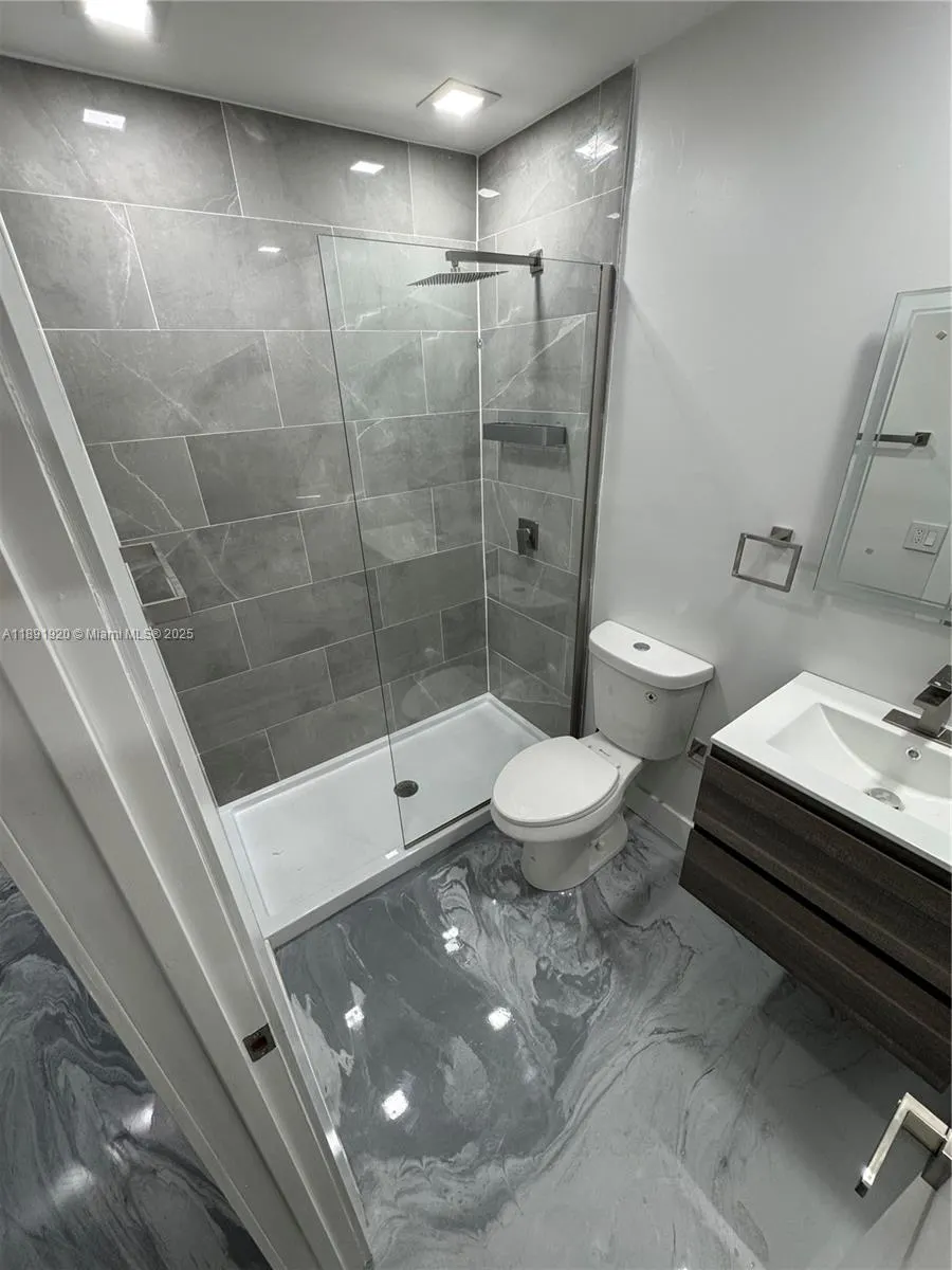 1126 NW 4th Ave, #2
