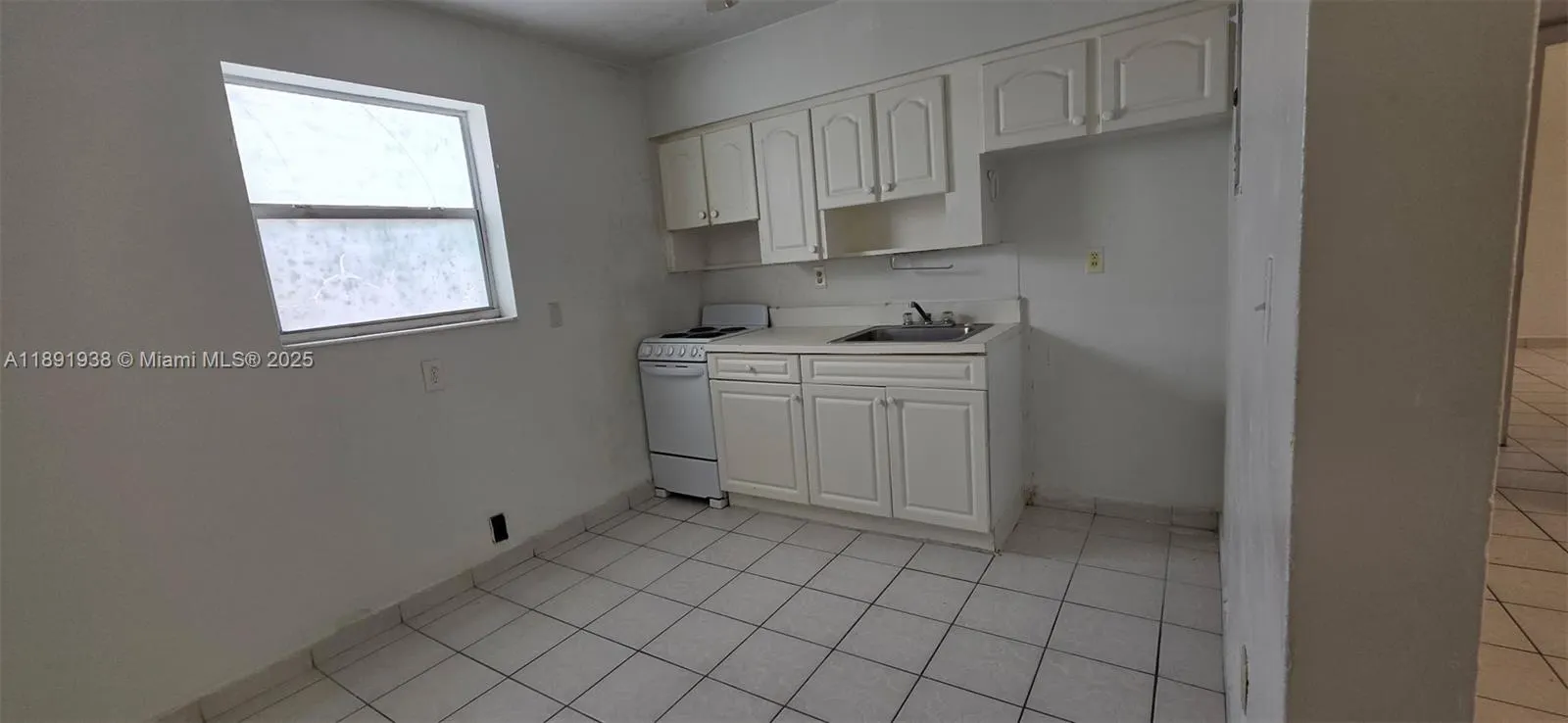 654 W 29th St, #2