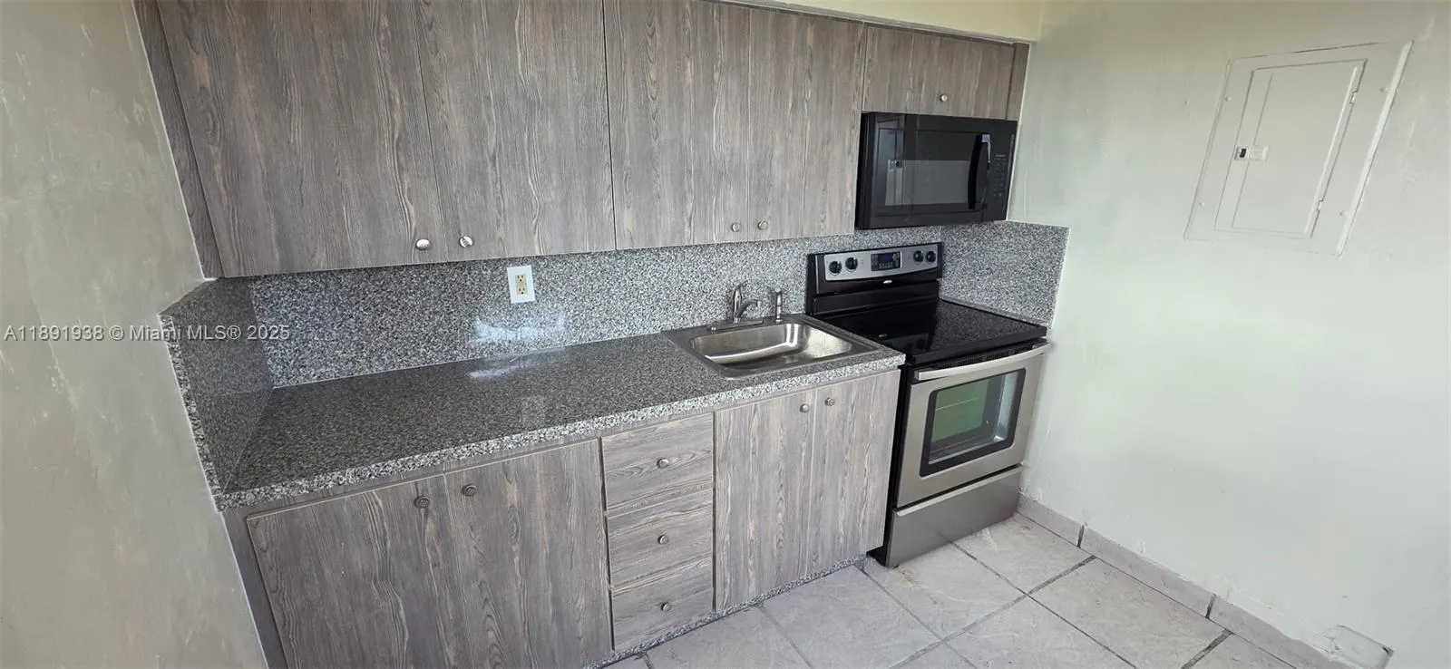654 W 29th St, #2