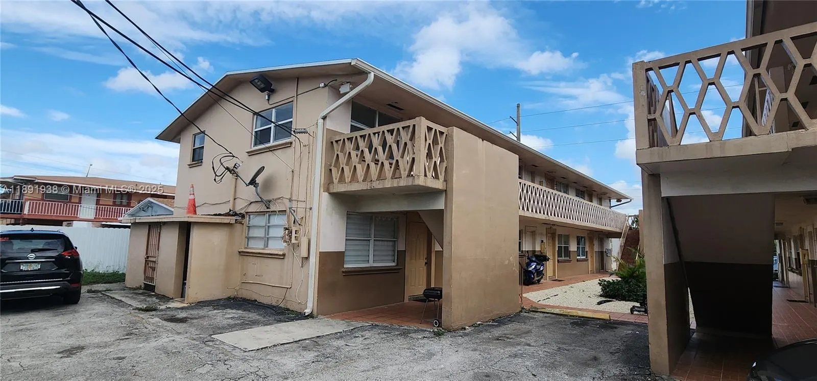 654 W 29th St, #2