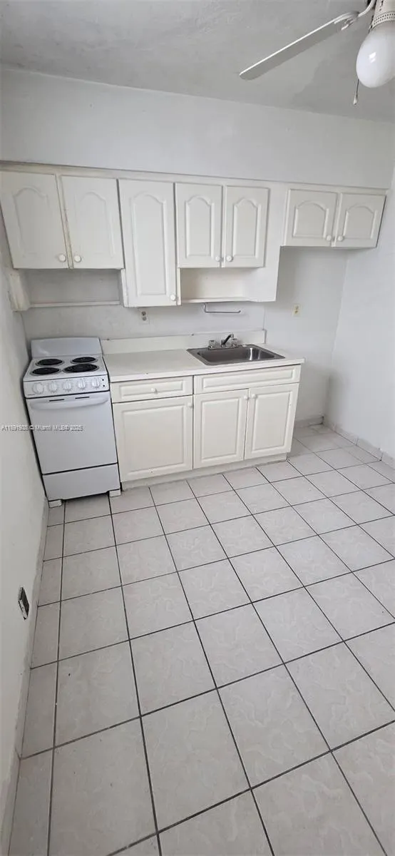 654 W 29th St, #2
