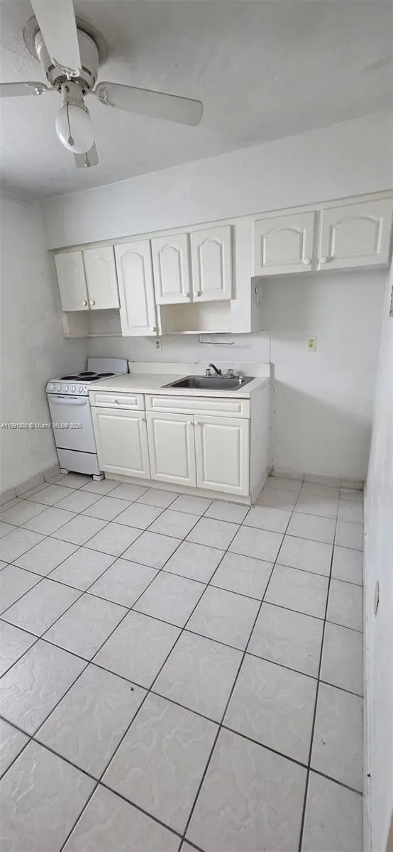 654 W 29th St, #2