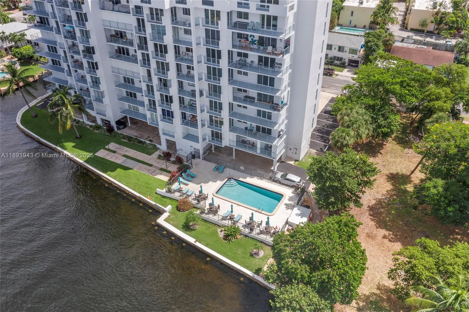 1401 N Riverside Dr, #1406