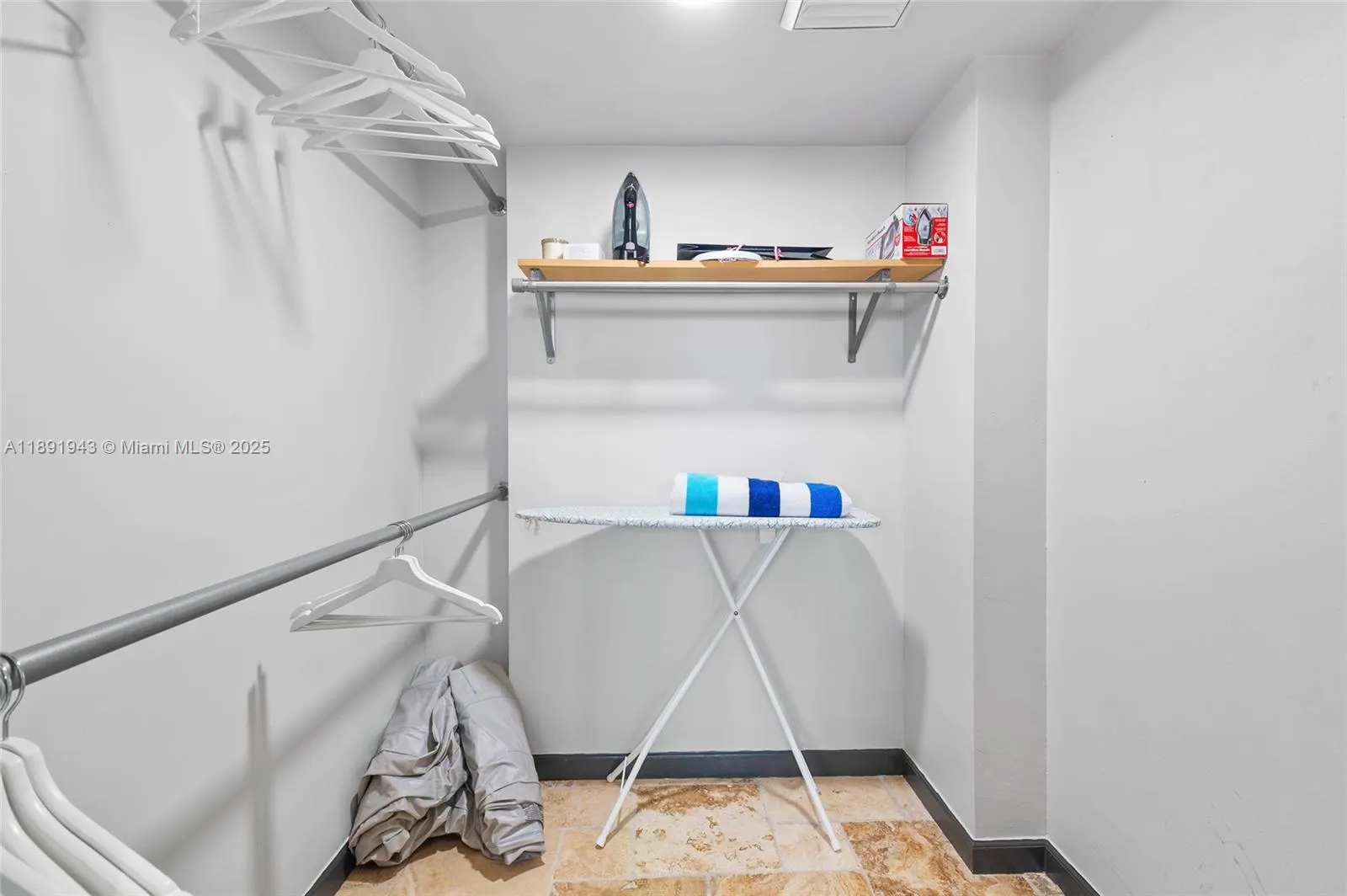 1401 N Riverside Dr, #1406