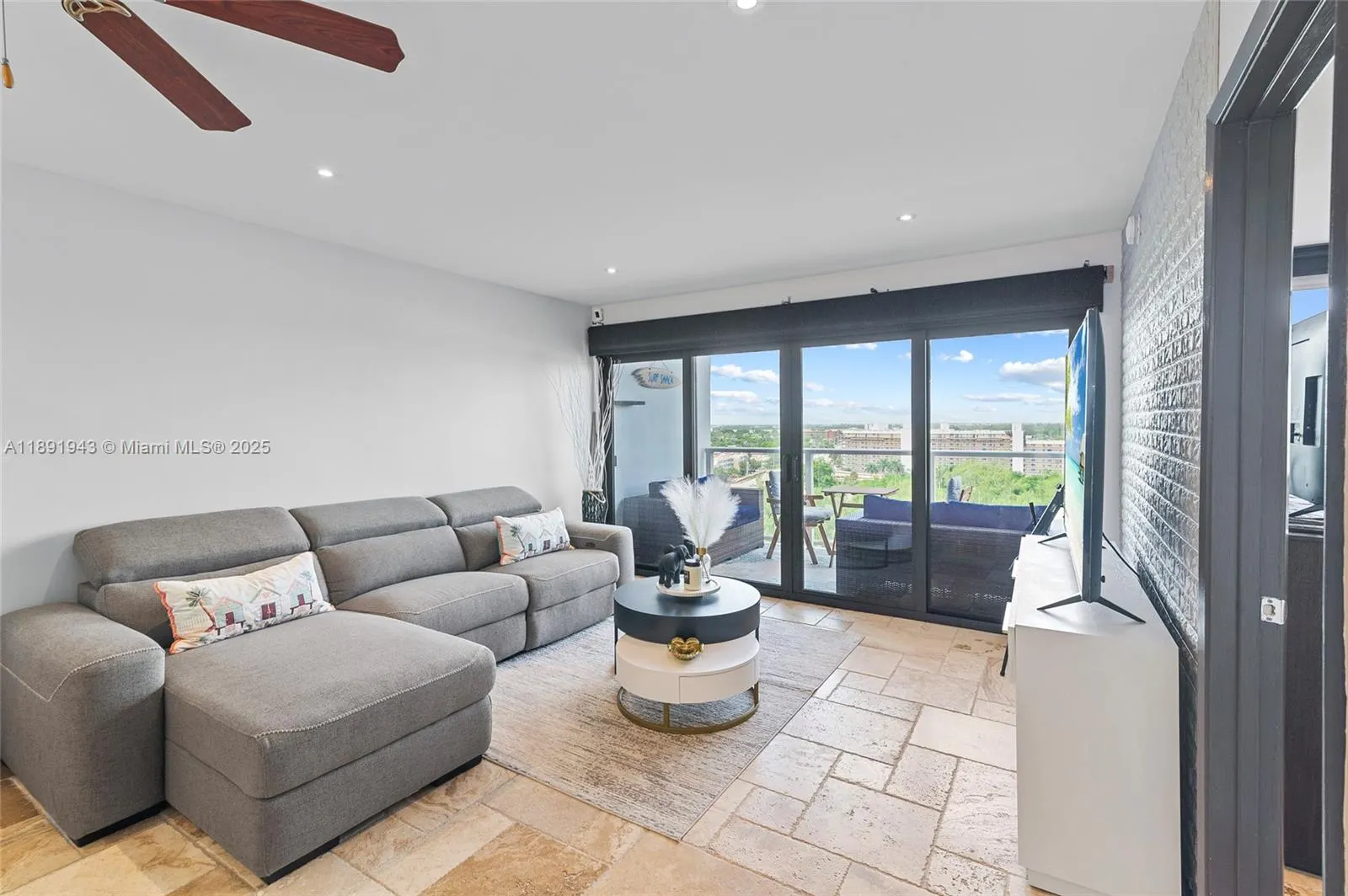 1401 N Riverside Dr, #1406