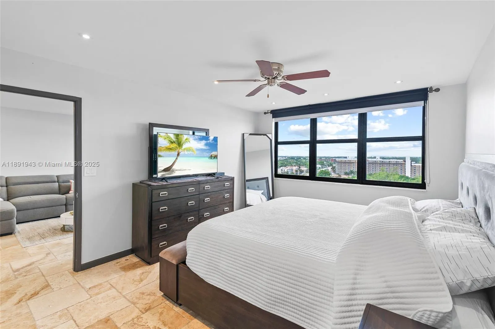 1401 N Riverside Dr, #1406