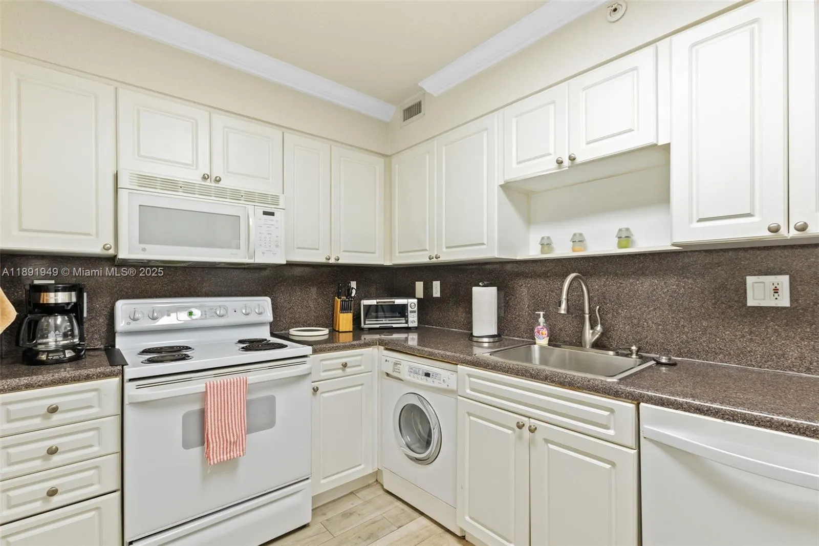 2501 S OCEAN DR, #1117