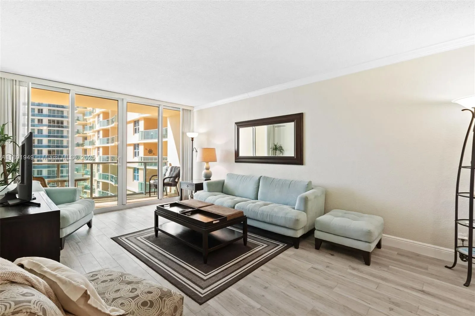 2501 S OCEAN DR, #1117