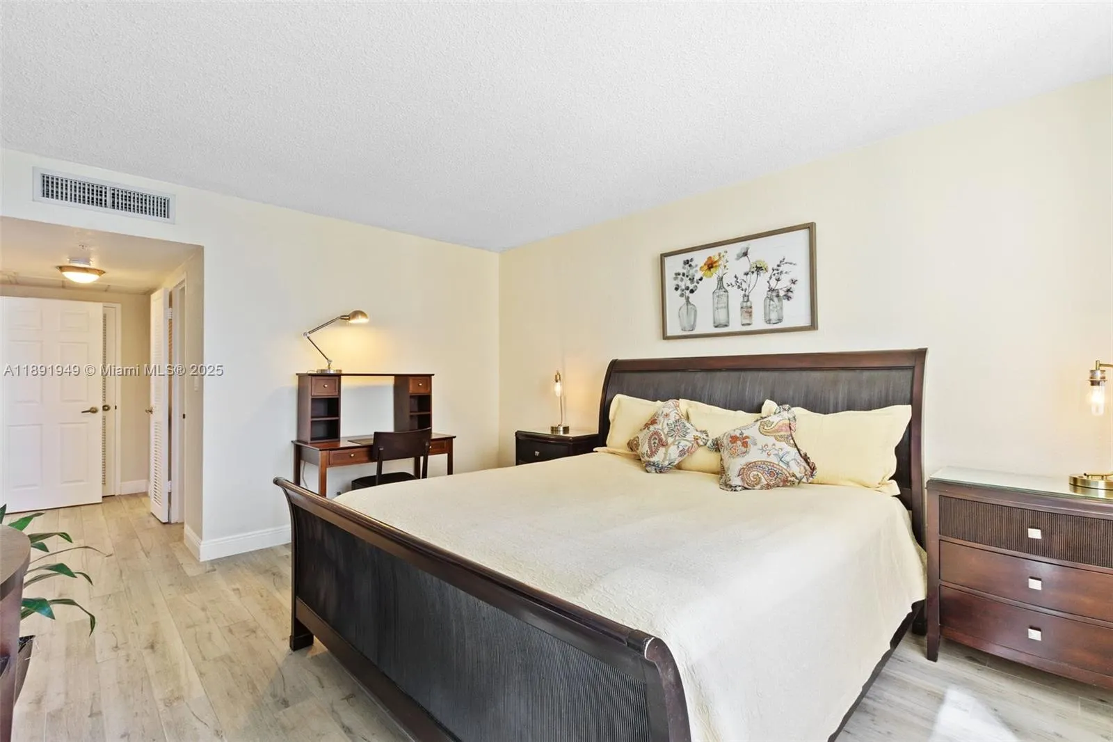 2501 S OCEAN DR, #1117