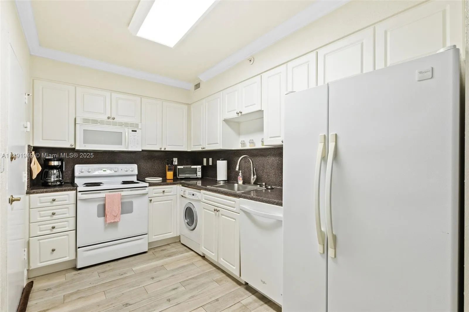 2501 S OCEAN DR, #1117