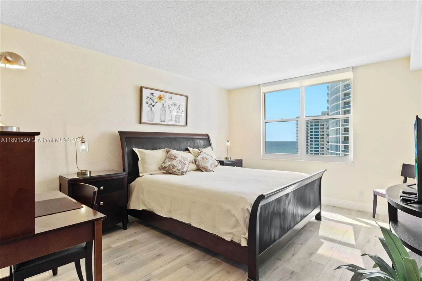 2501 S OCEAN DR, #1117