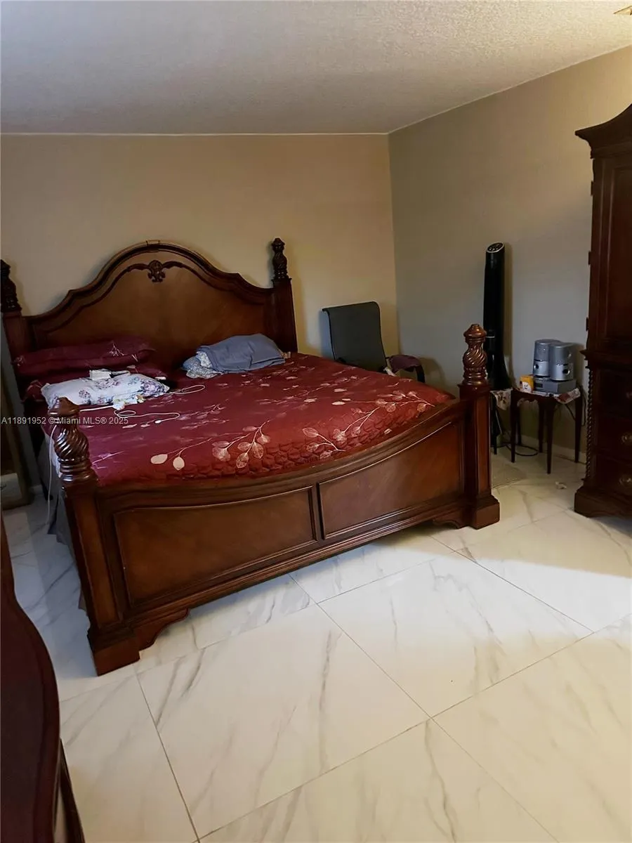 7912 Kimberly Blvd, #301