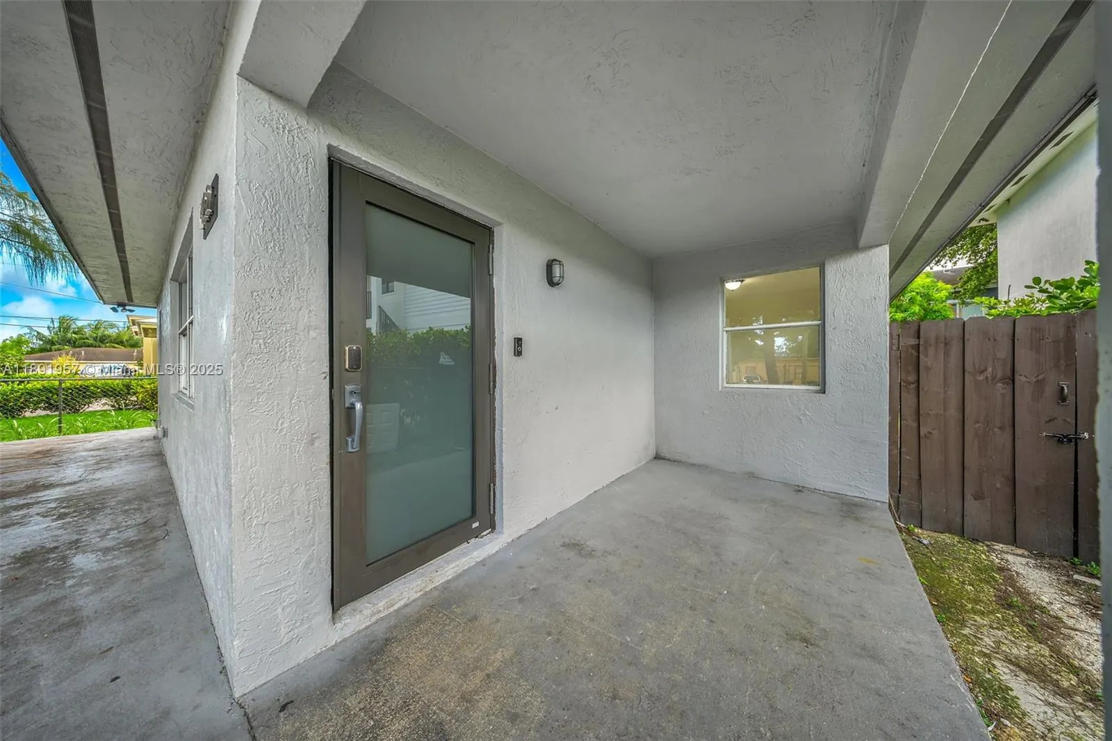 1422 NW 8th Ave