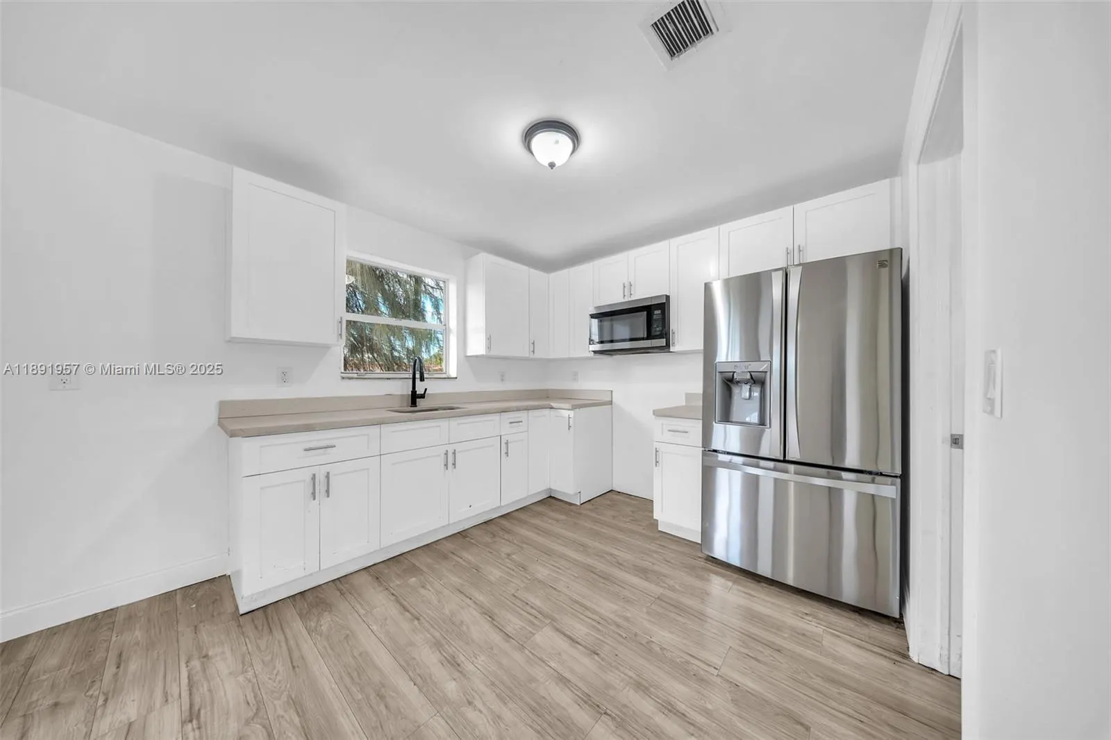 1422 NW 8th Ave