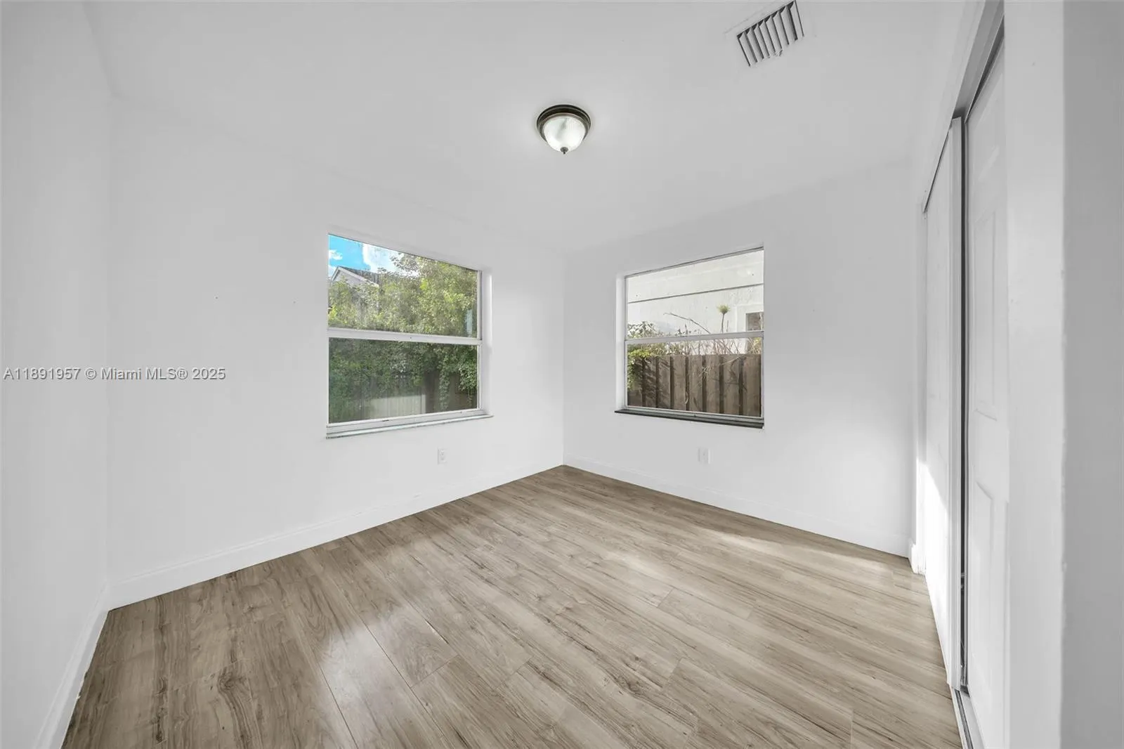 1422 NW 8th Ave