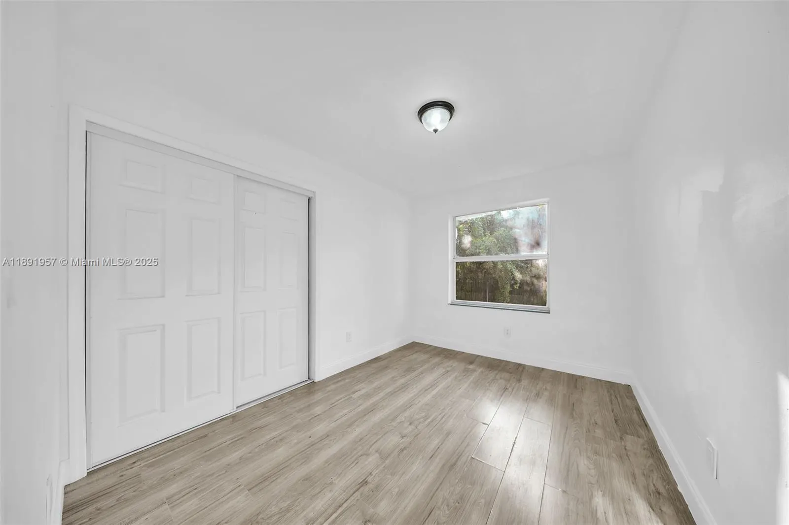 1422 NW 8th Ave