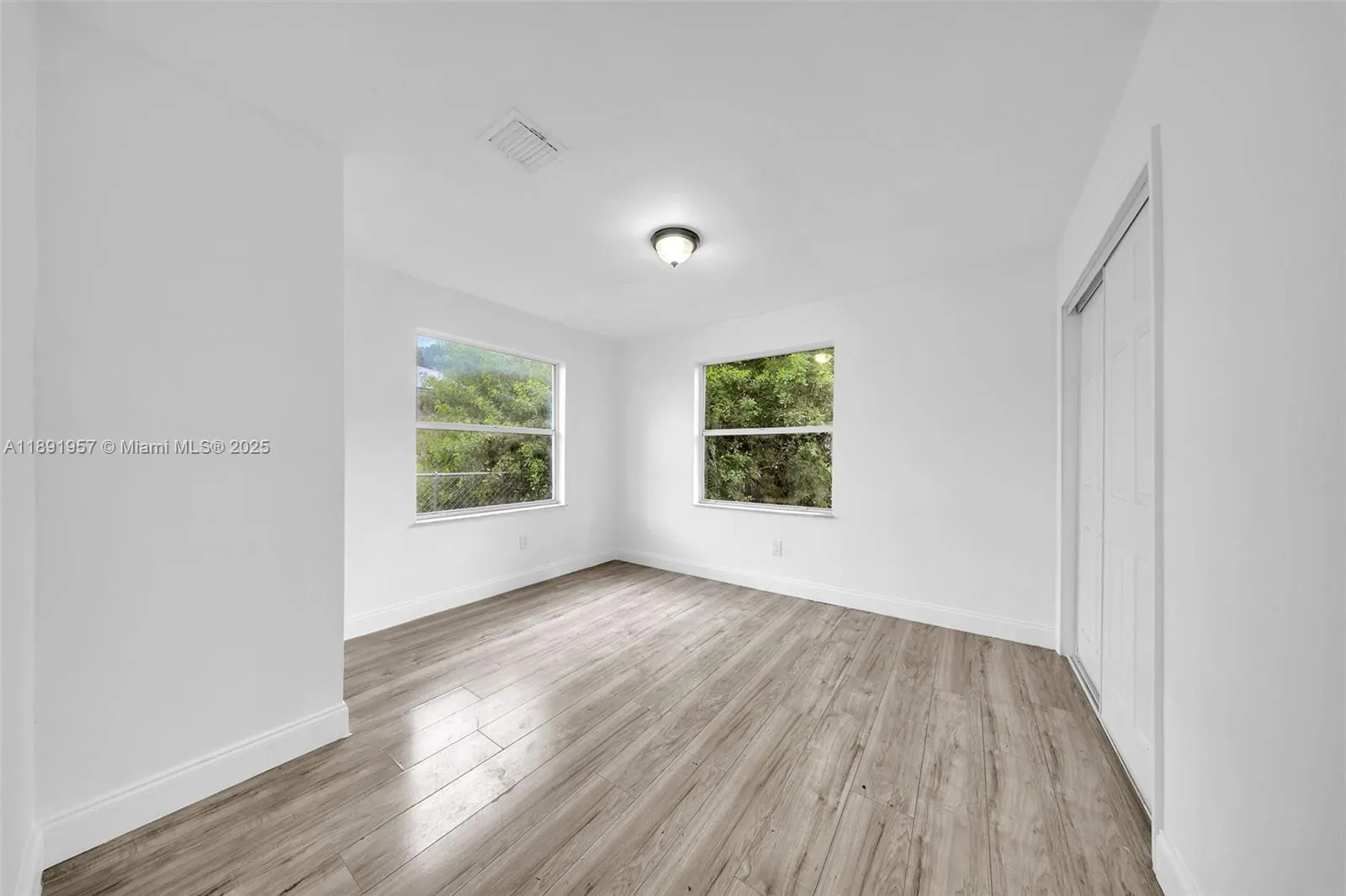 1422 NW 8th Ave