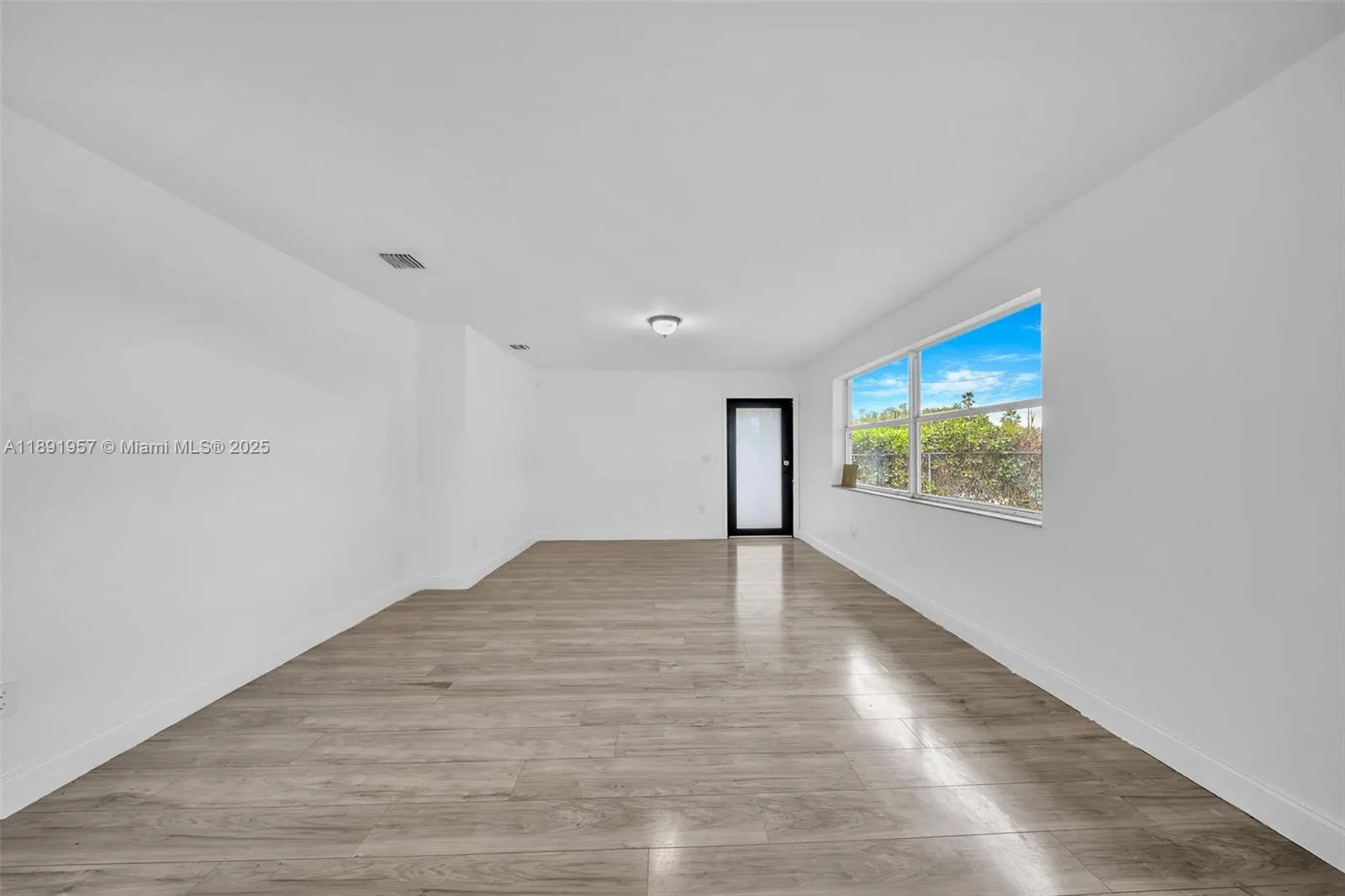 1422 NW 8th Ave