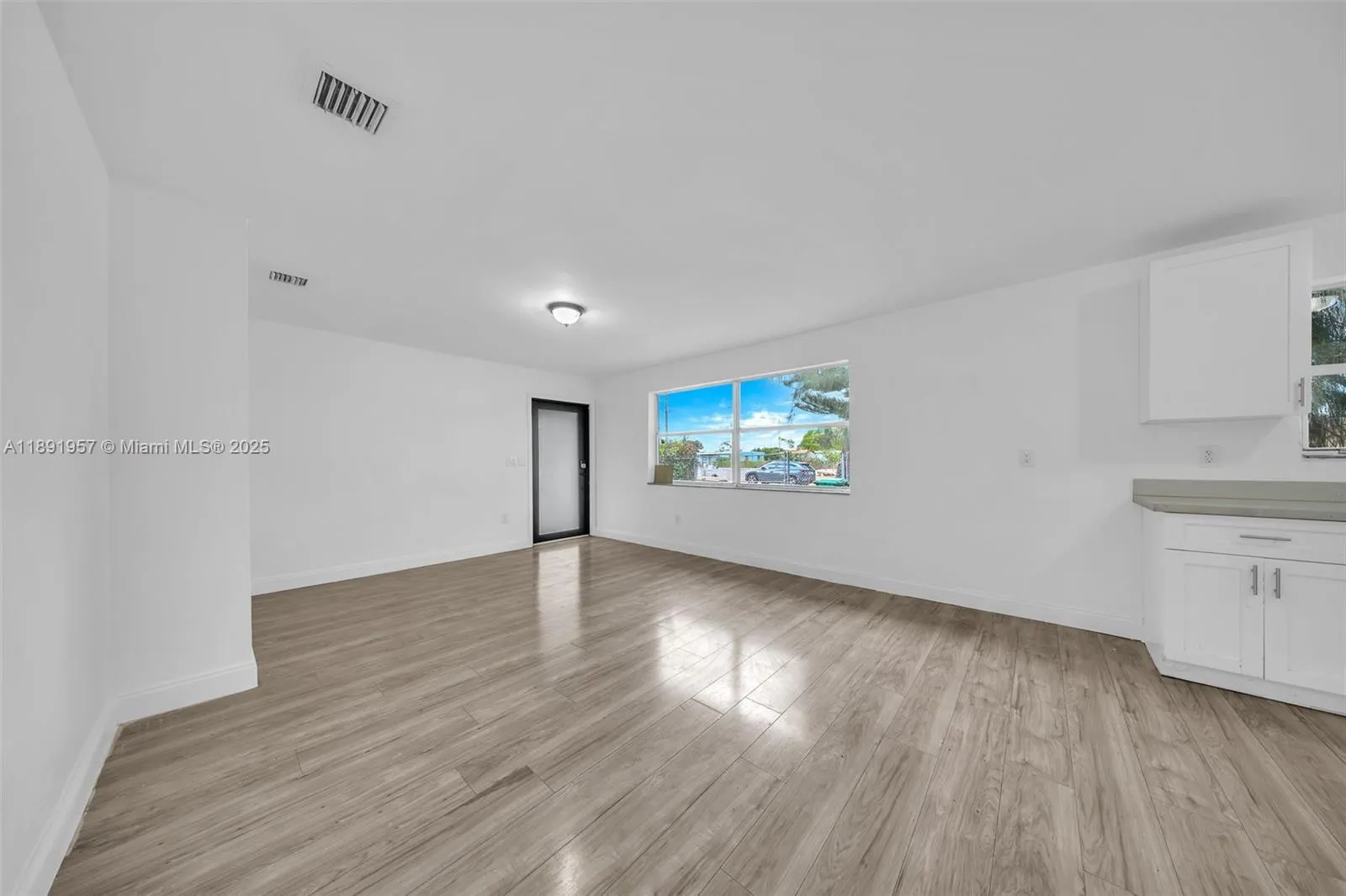 1422 NW 8th Ave