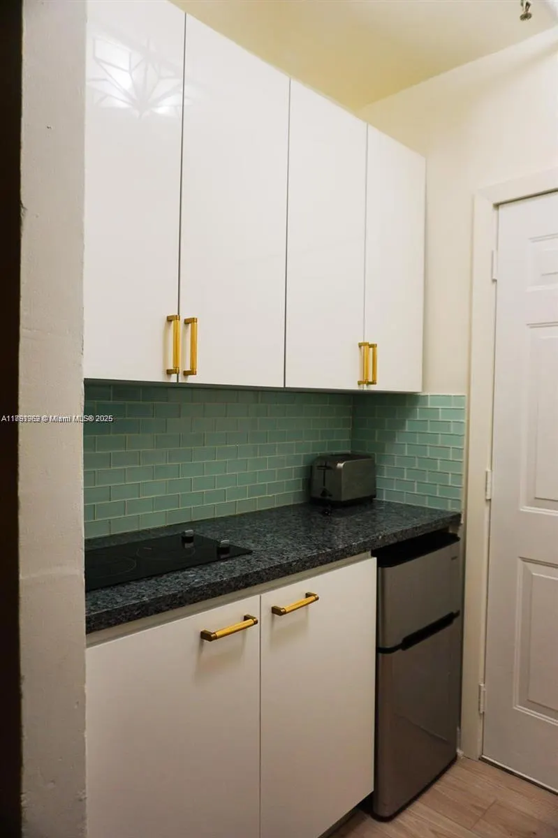3030 Collins Ave, #1E