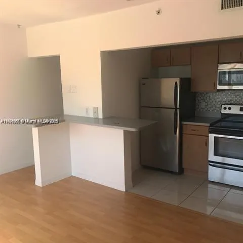 7326 Collins Ave, #304