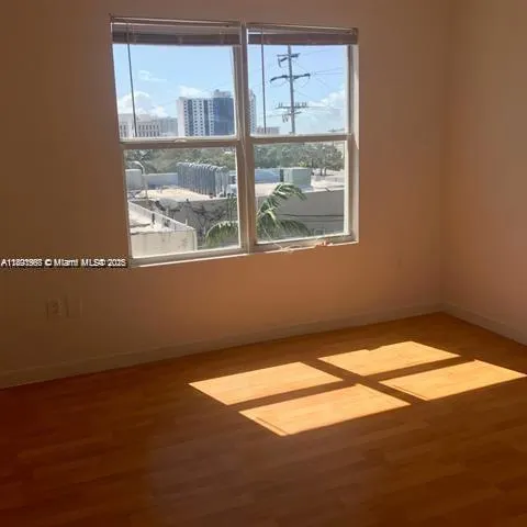 7326 Collins Ave, #304