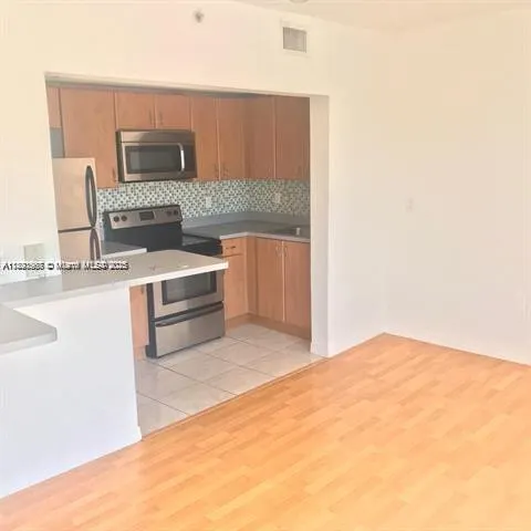 7326 Collins Ave, #304