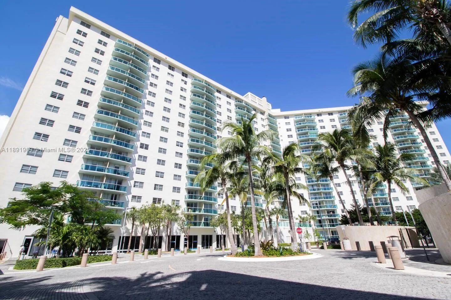 19370 Collins Ave, #1120